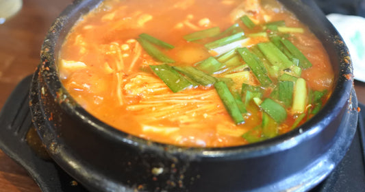 本場風キムチチゲの作り方｜絶品スープの秘訣
