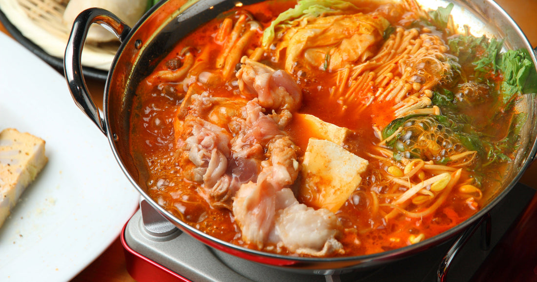 酸っぱくなった白菜キムチを大量消費！ひと工夫で驚くほどコクが出るキムチチゲ