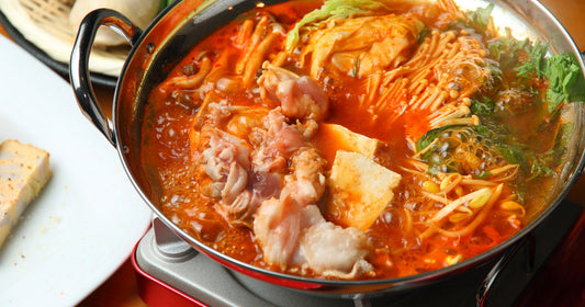 酸っぱくなった白菜キムチを大量消費！ひと工夫で驚くほどコクが出るキムチチゲ